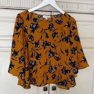 Anthropologie Isla Maude Floral Top Bell Sleeves Light Weight Blouse Sz Medium